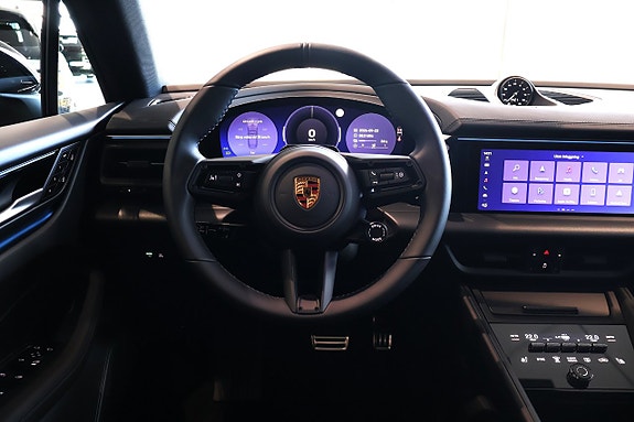 Porsche Macan 4 11 of 18