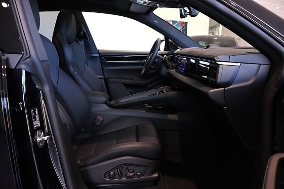 Porsche Macan 4 13 of 18