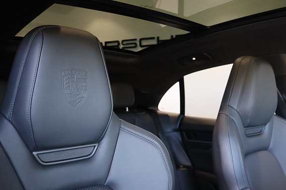 Porsche Macan 4 14 of 18