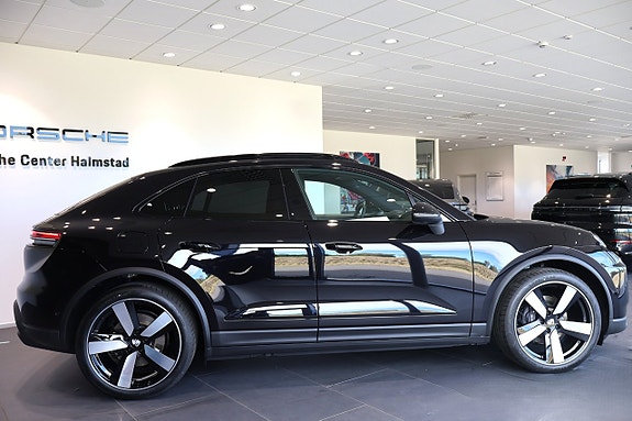 Porsche Macan 4 4 of 18