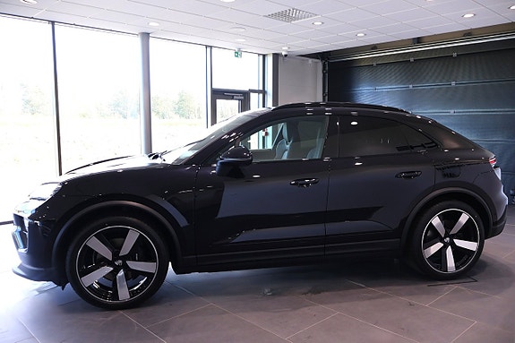 Porsche Macan 4 8 of 18