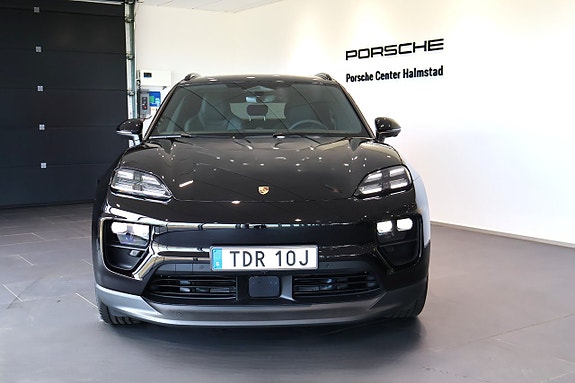Porsche Macan 4 2 of 18