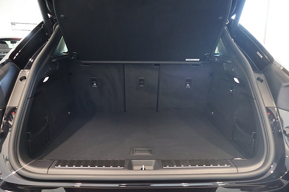 Porsche Macan 4 16 of 18