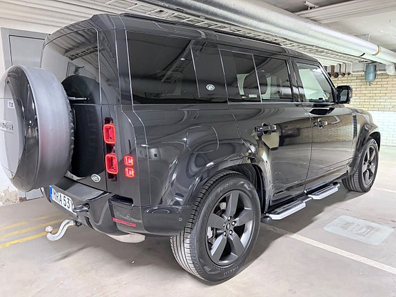 Land Rover Defender 110 5 of 23