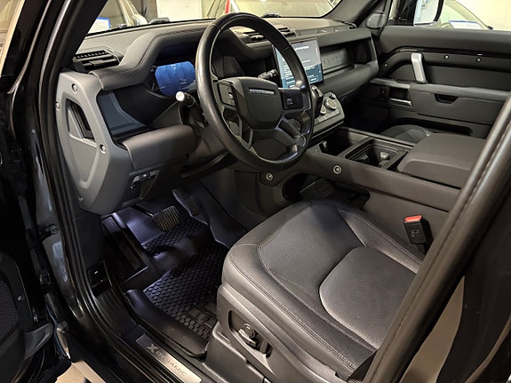 Land Rover Defender 110 8 of 23