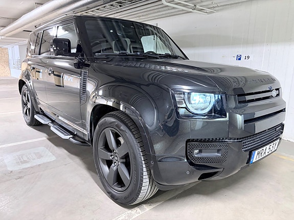 Land Rover Defender 110 7 of 23