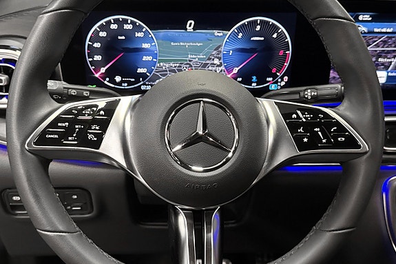 Mercedes-Benz V300 6 of 20