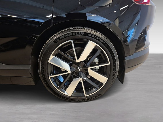 Polestar 4 10 of 11