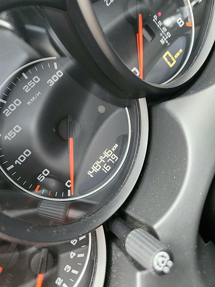 Porsche Cayenne Turbo 3 of 6