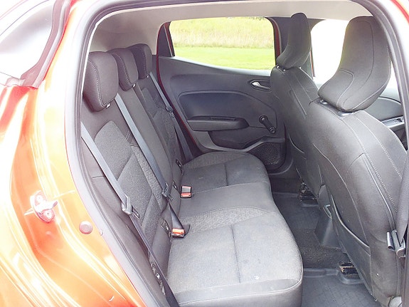 Renault Clio 10 of 13