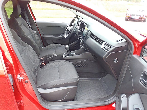 Renault Clio 9 of 13