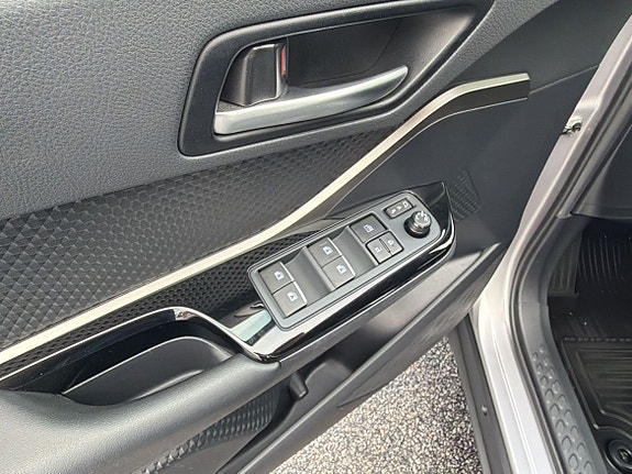Toyota C-HR 14 of 24