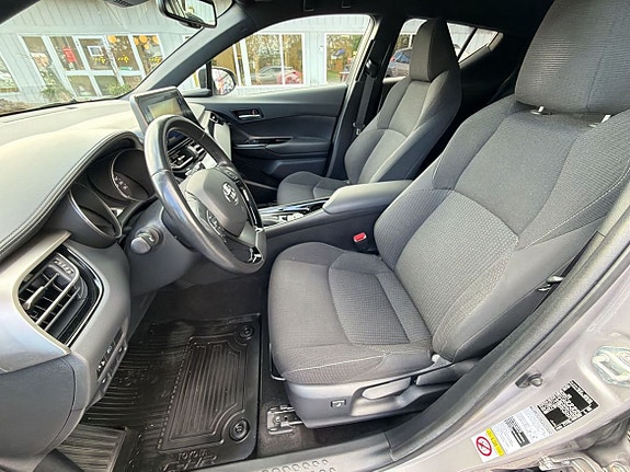 Toyota C-HR 16 of 24