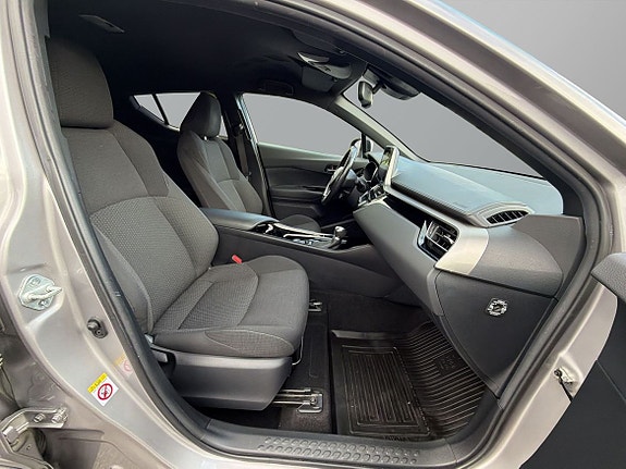 Toyota C-HR 8 of 24