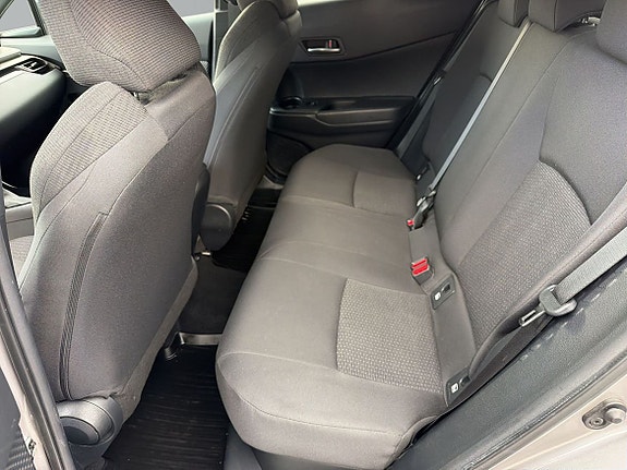 Toyota C-HR 9 of 24