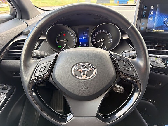 Toyota C-HR 17 of 24