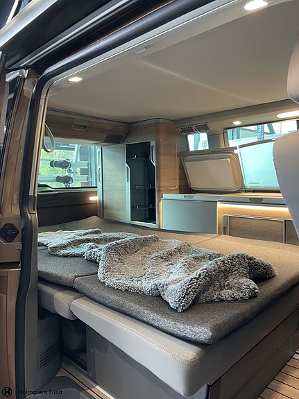 Volkswagen California 9 of 13
