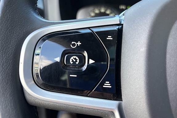 Volvo XC60 23 of 28