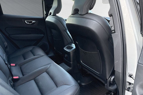 Volvo XC60 11 of 28