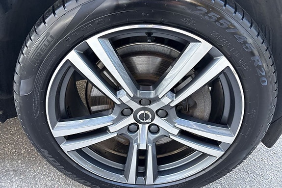 Volvo XC60 12 of 28