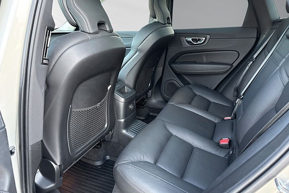 Volvo XC60 8 of 28