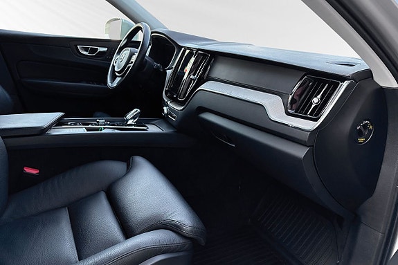 Volvo XC60 10 of 28