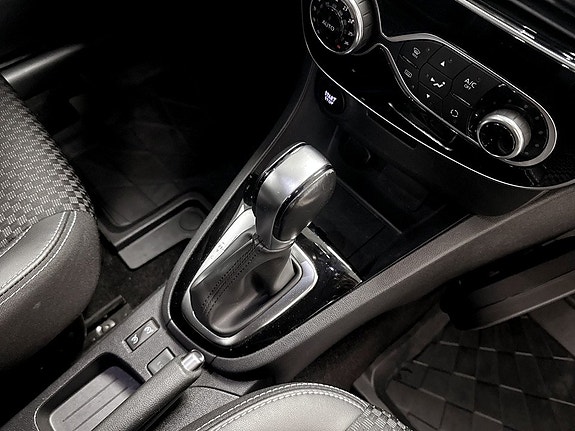 Renault Clio 11 of 16