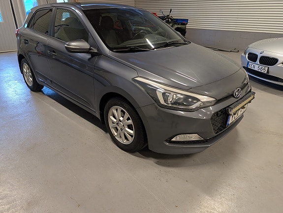 Hyundai i20 3 of 10