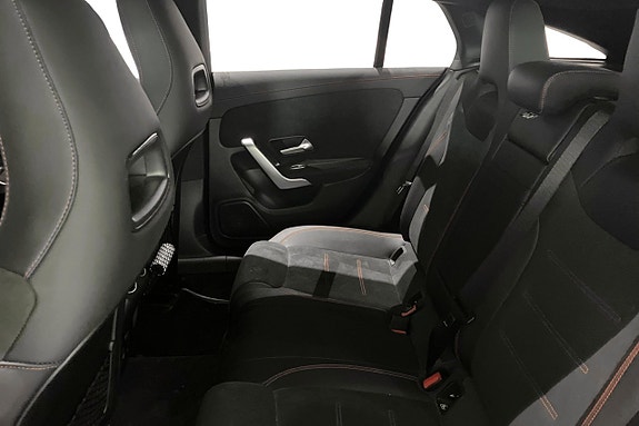 Mercedes-Benz CLA200 10 of 12