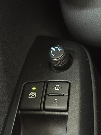 Toyota Yaris 12 of 13