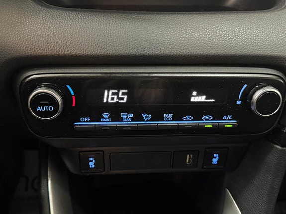 Toyota Yaris 10 of 13