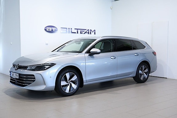 Volkswagen Passat 2 of 24