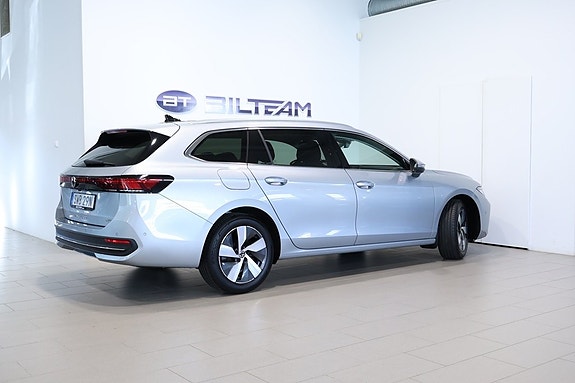 Volkswagen Passat 3 of 24
