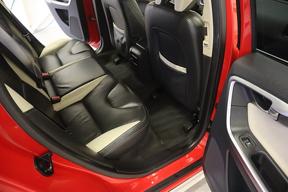 Volvo XC60 9 of 19