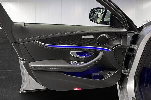 Mercedes-Benz E300 13 of 24