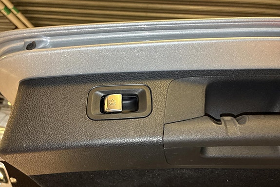 Mercedes-Benz E300 23 of 24