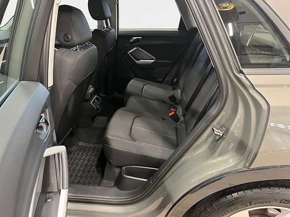 Audi Q3 13 of 15