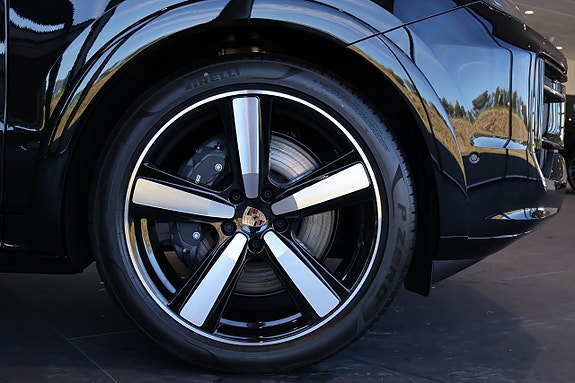Porsche Cayenne 5 of 17