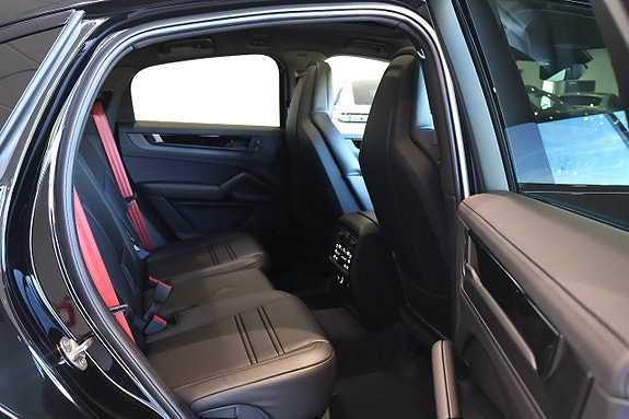 Porsche Cayenne 16 of 17
