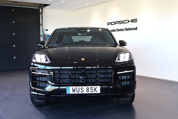 Porsche Cayenne 2 of 17