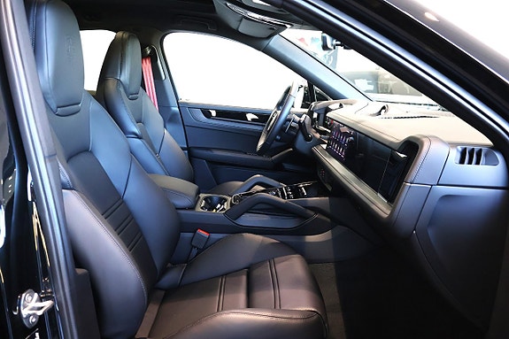 Porsche Cayenne 13 of 17