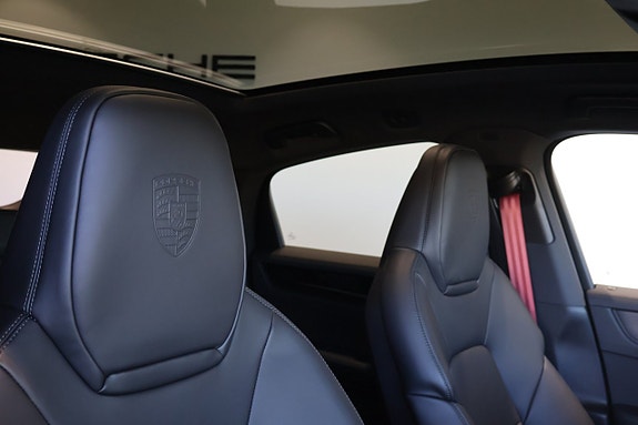 Porsche Cayenne 14 of 17