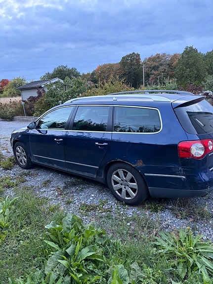 Volkswagen Passat 2 of 9