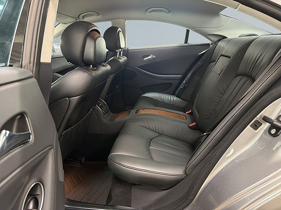 Mercedes-Benz CLS300 13 of 27
