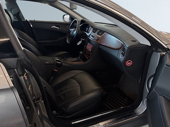 Mercedes-Benz CLS300 10 of 27