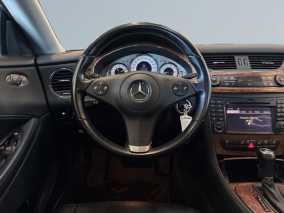 Mercedes-Benz CLS300 9 of 27