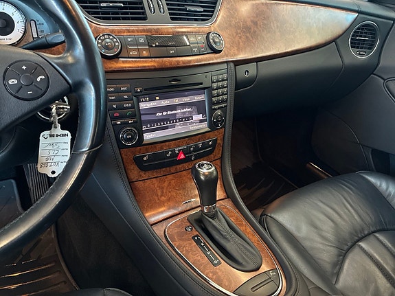 Mercedes-Benz CLS300 20 of 27