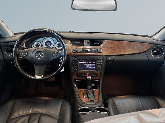 Mercedes-Benz CLS300 8 of 27