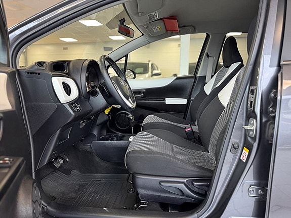 Toyota Yaris 8 of 22
