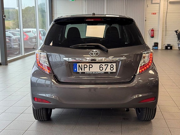 Toyota Yaris 4 of 22